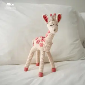 Handmade Cuddly Giraffe - Knuffel